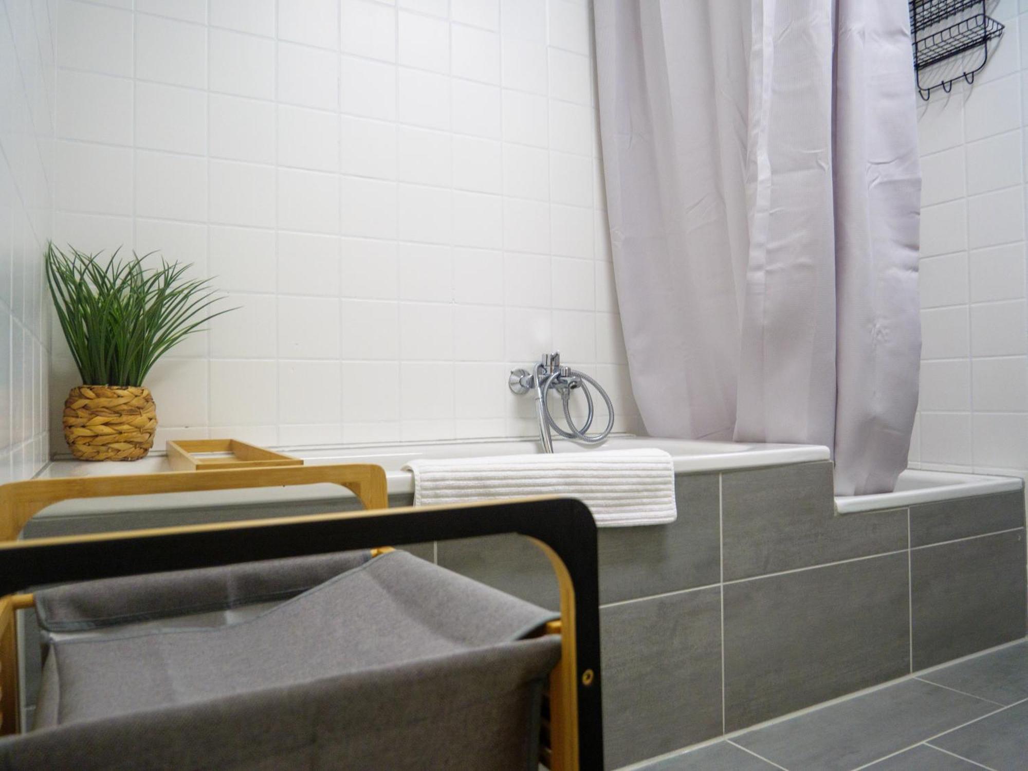 Amao-Brown I Exklusives City-Apartment I 85Qm I Privatparkplatz & Komfort I King-Size Bed Lahr  Eksteriør bilde